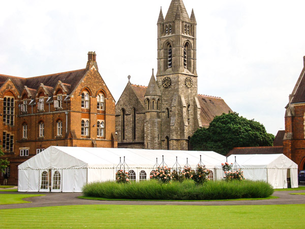 Temporary structure for social distancing at School Temporary structure for social distancing at School